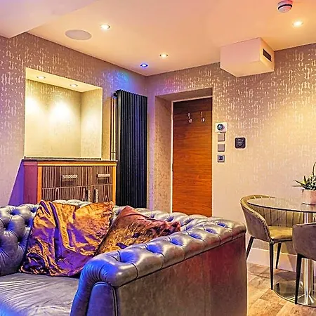 Church By The Cranleigh Boutique באונס-און-ווינדרמיר
